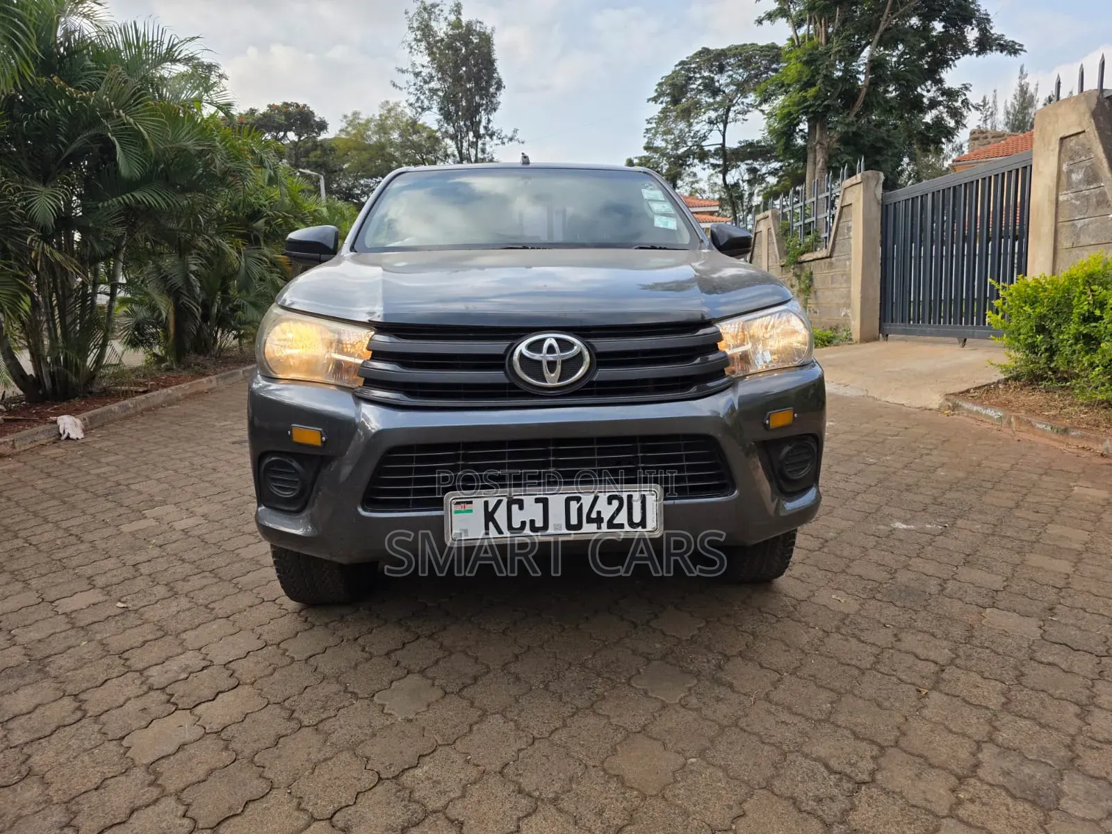 Toyota Hilux 2016 Blue