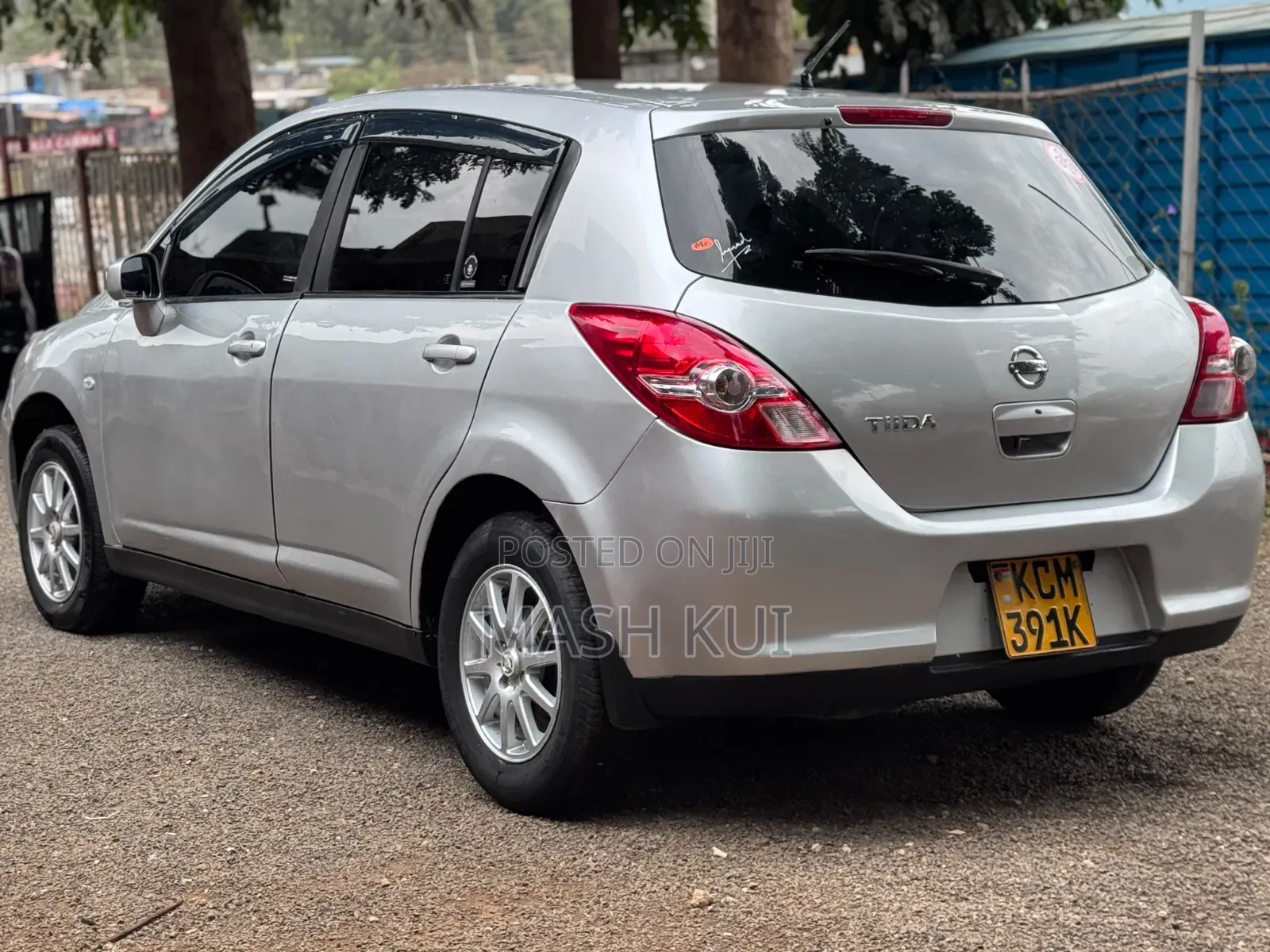 Nissan Tiida 2010 Silver