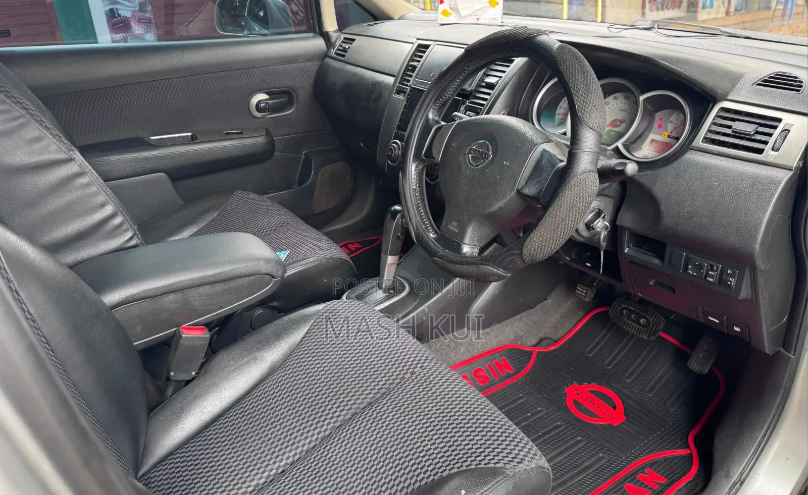 Nissan Tiida 2010 Silver
