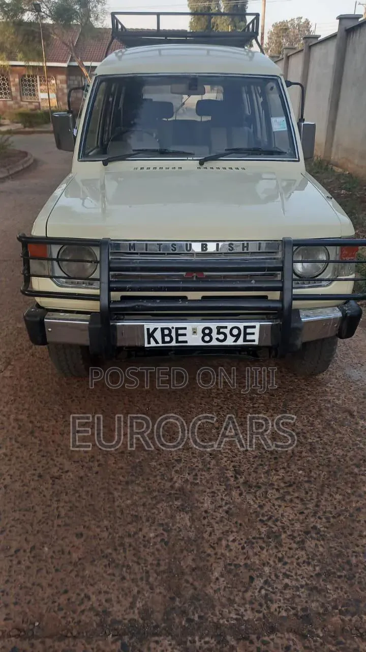 Mitsubishi Pajero 1993 Ivory