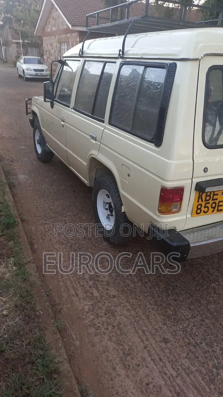 Mitsubishi Pajero 1993 Ivory