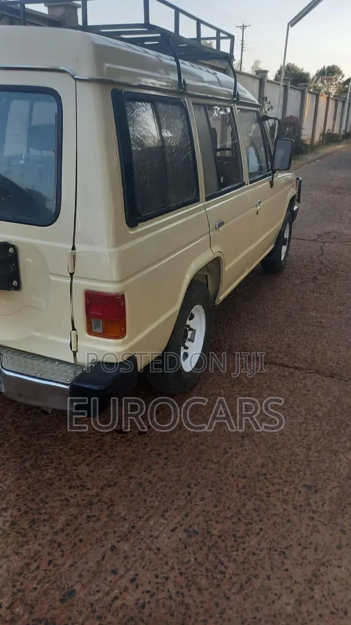 Mitsubishi Pajero 1993 Ivory