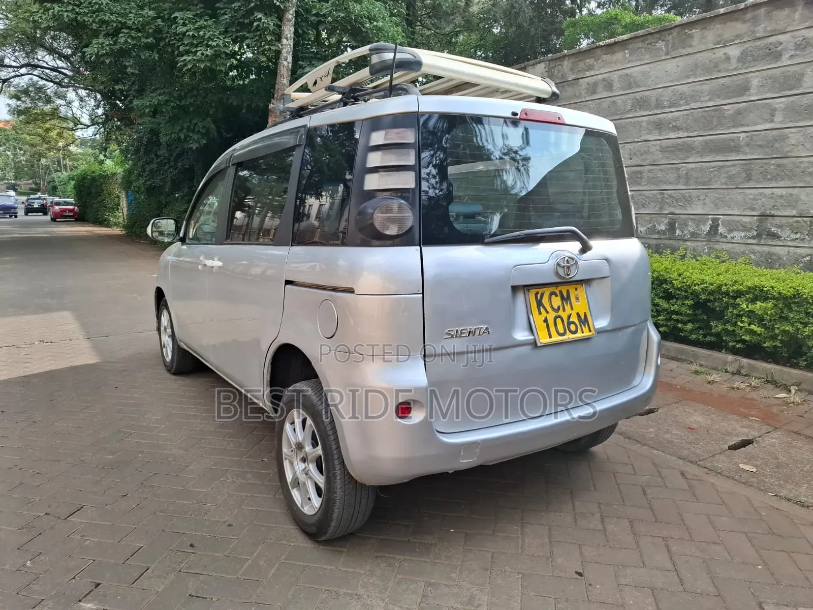 Toyota Sienta 2010 Silver