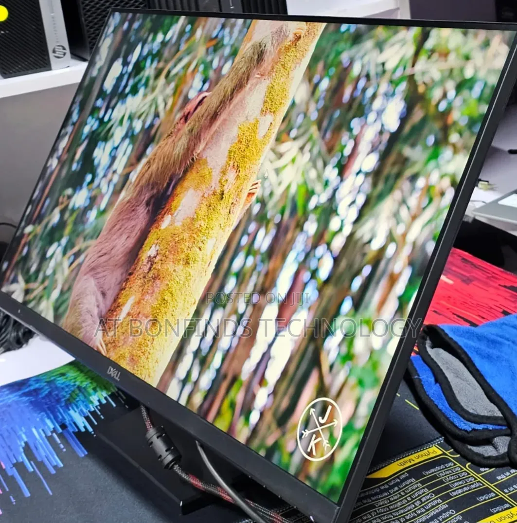Dell P2719h
27 Inch Display
1080p