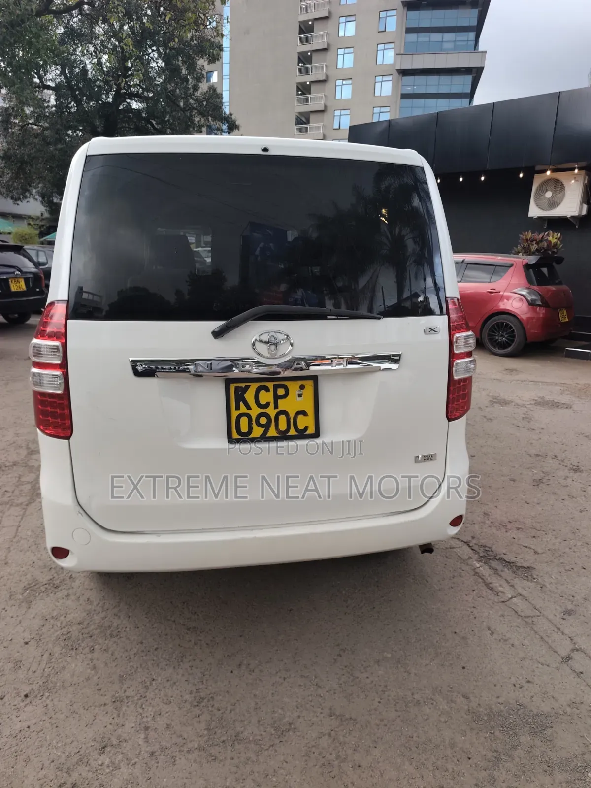 Toyota Noah 2010 White