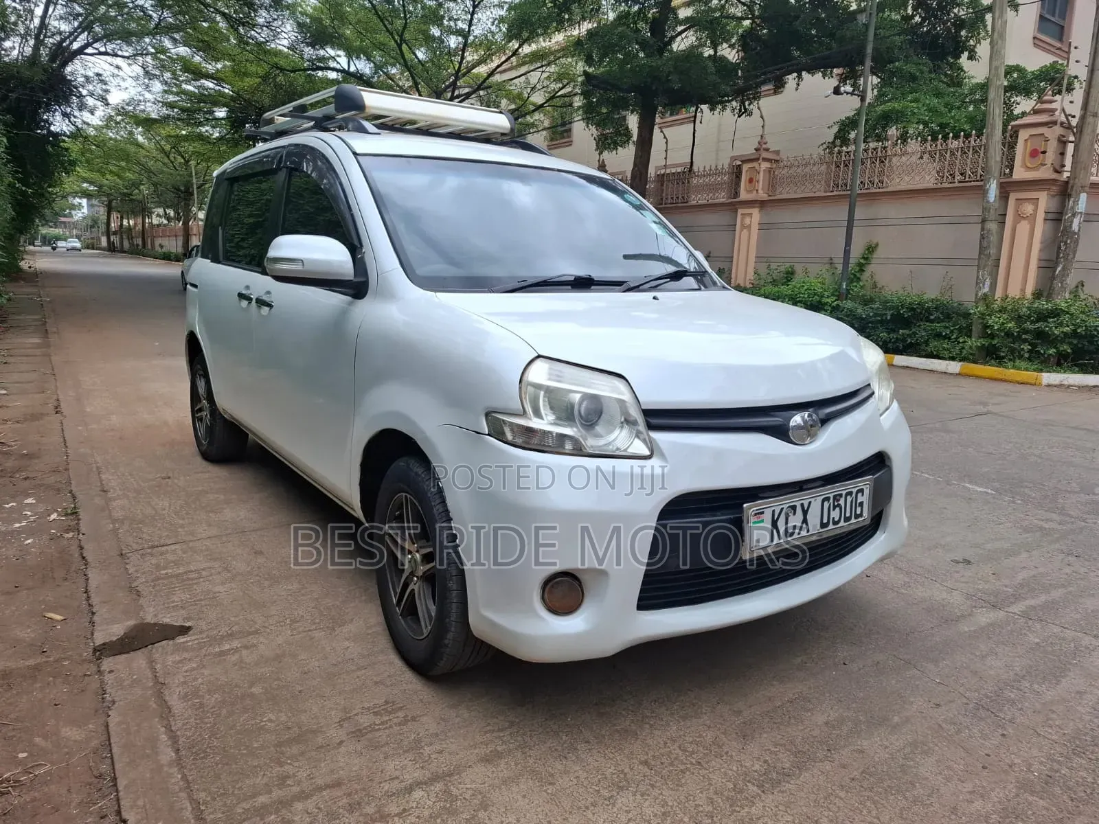 Toyota Sienta 2012 White