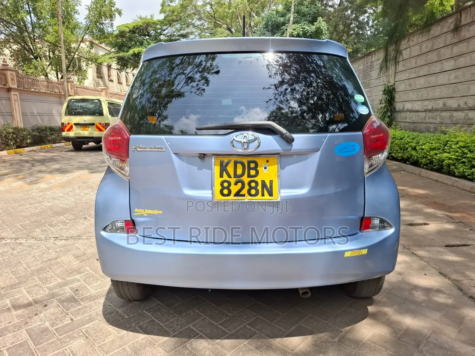 Toyota Ractis 1.3 FWD 2014 Blue