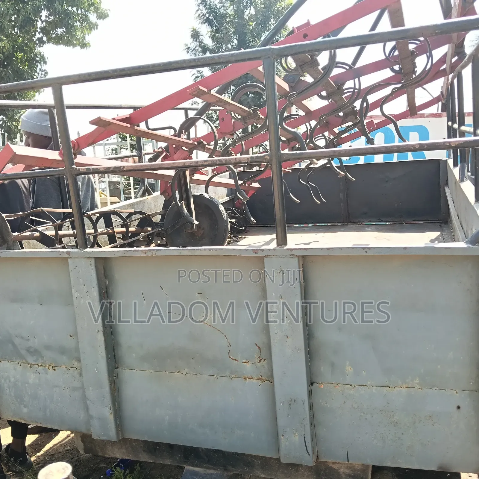 For Quick Sale Tractor Trailers in Good Condition