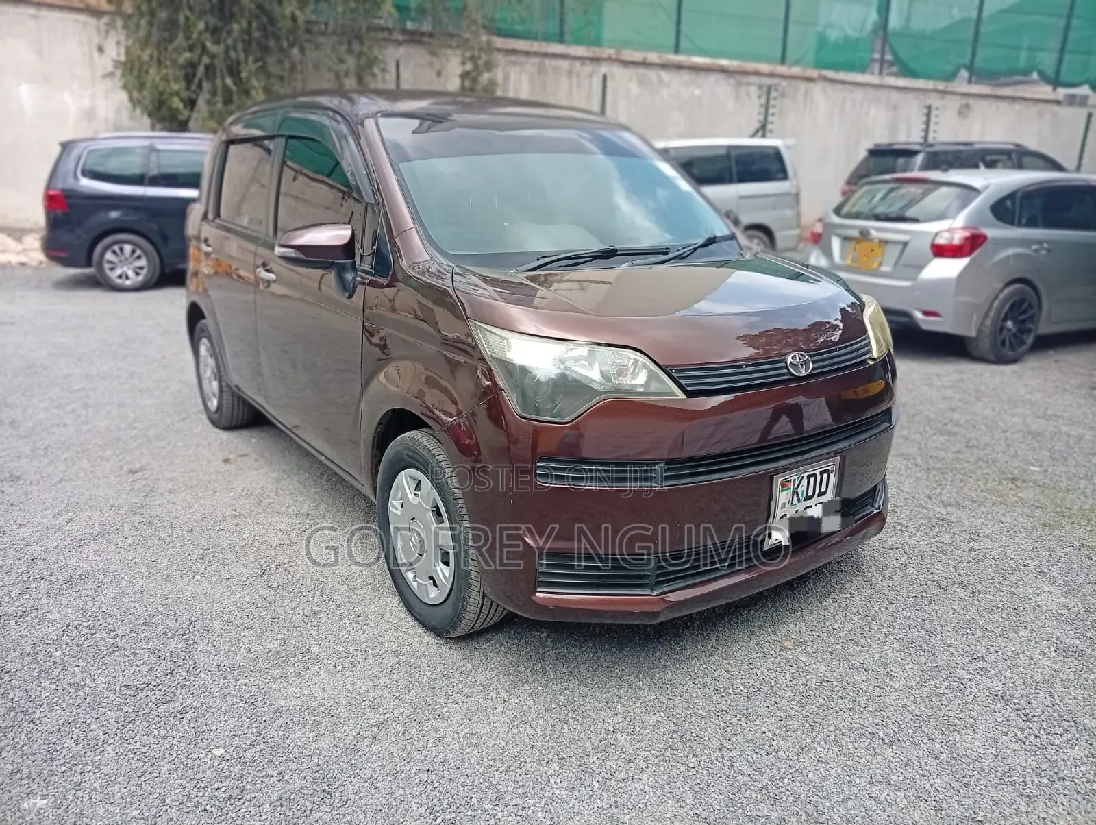 Toyota Spade 2014 Burgundy