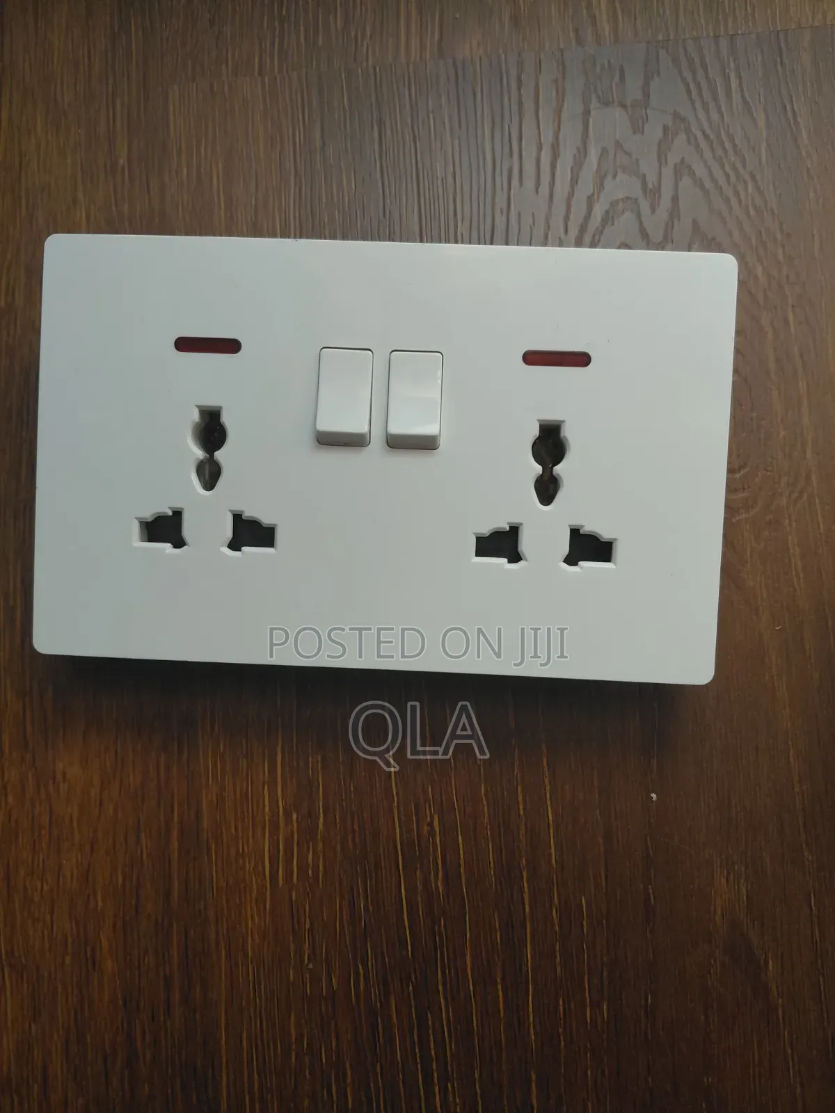 13a 2 Gang Switched Socket