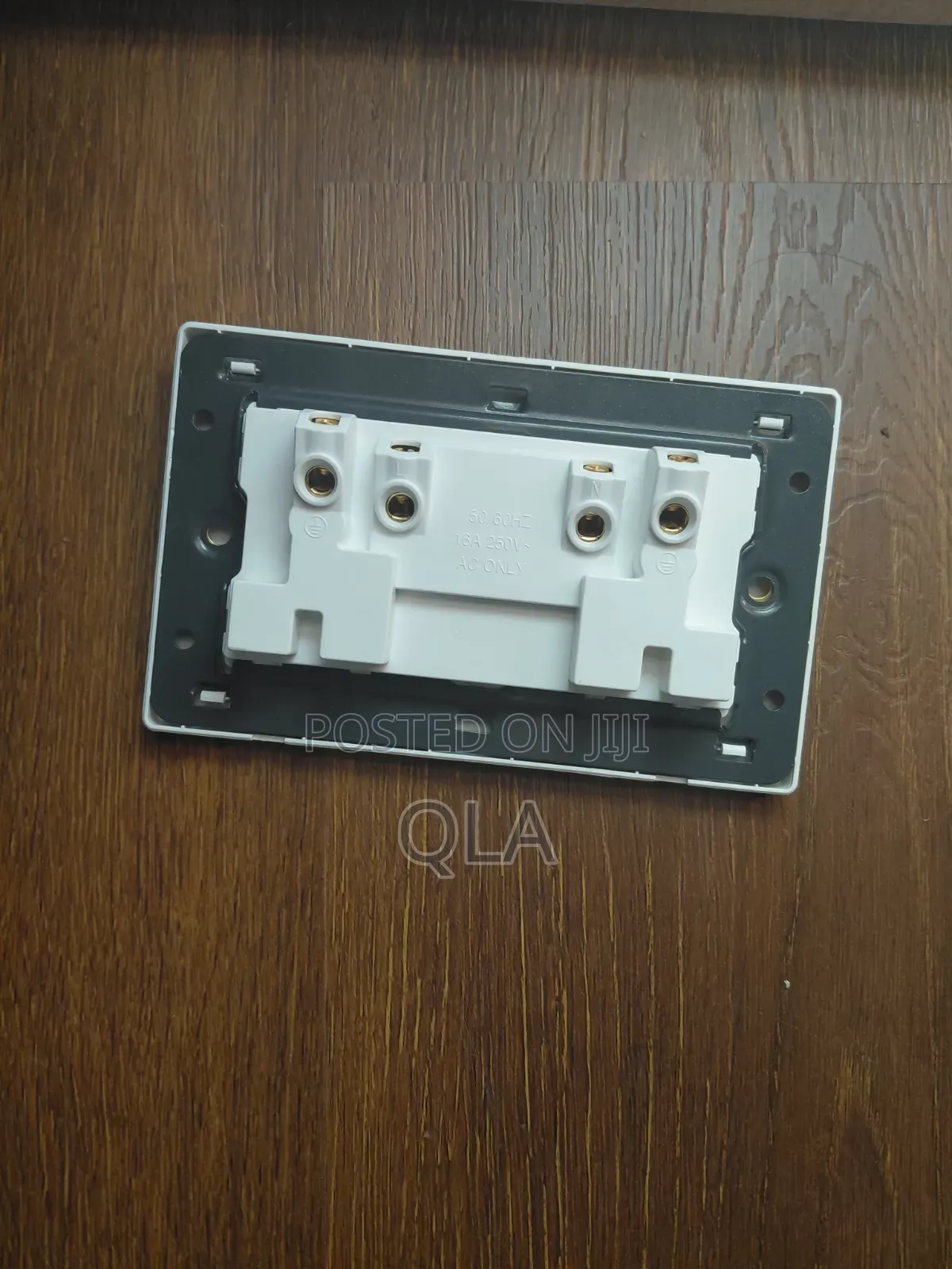 13a 2 Gang Switched Socket