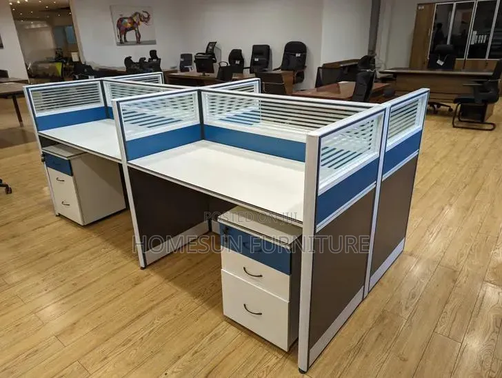 Modern 4-Seater Workstation With Privacy Panels Mobile Pedestals