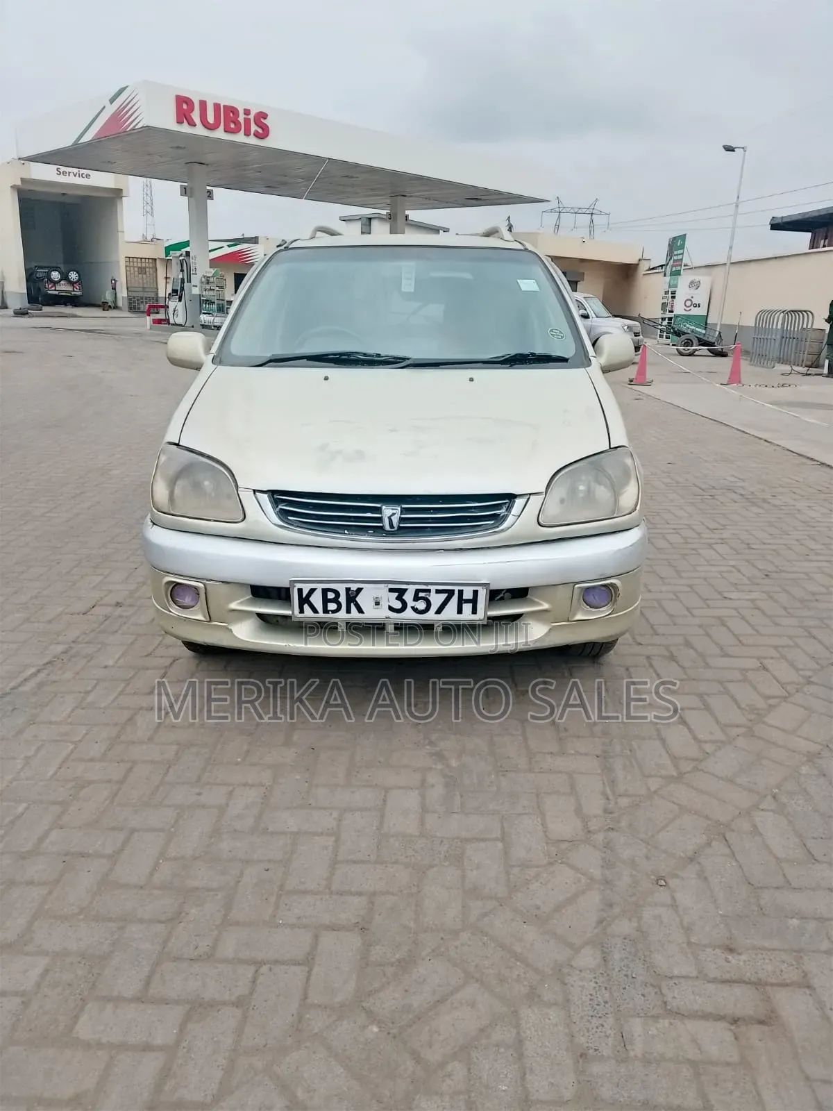 Toyota Raum 2005 Gold