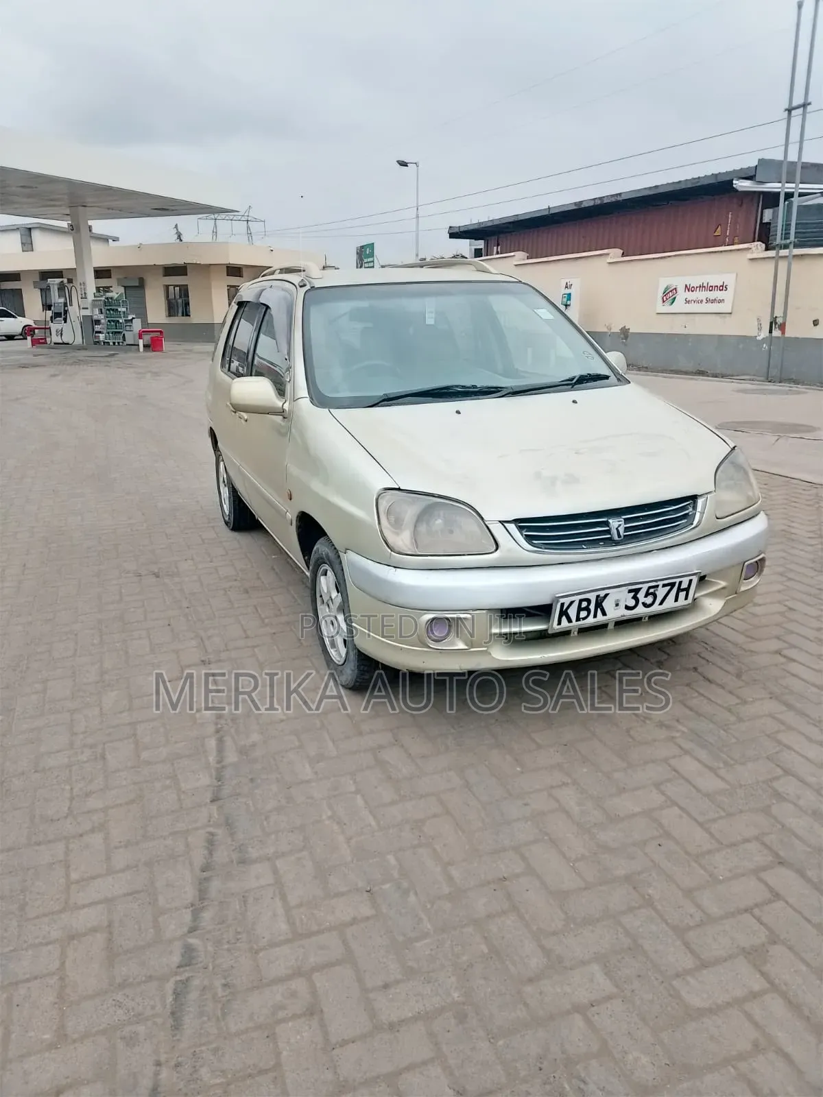 Toyota Raum 2005 Gold