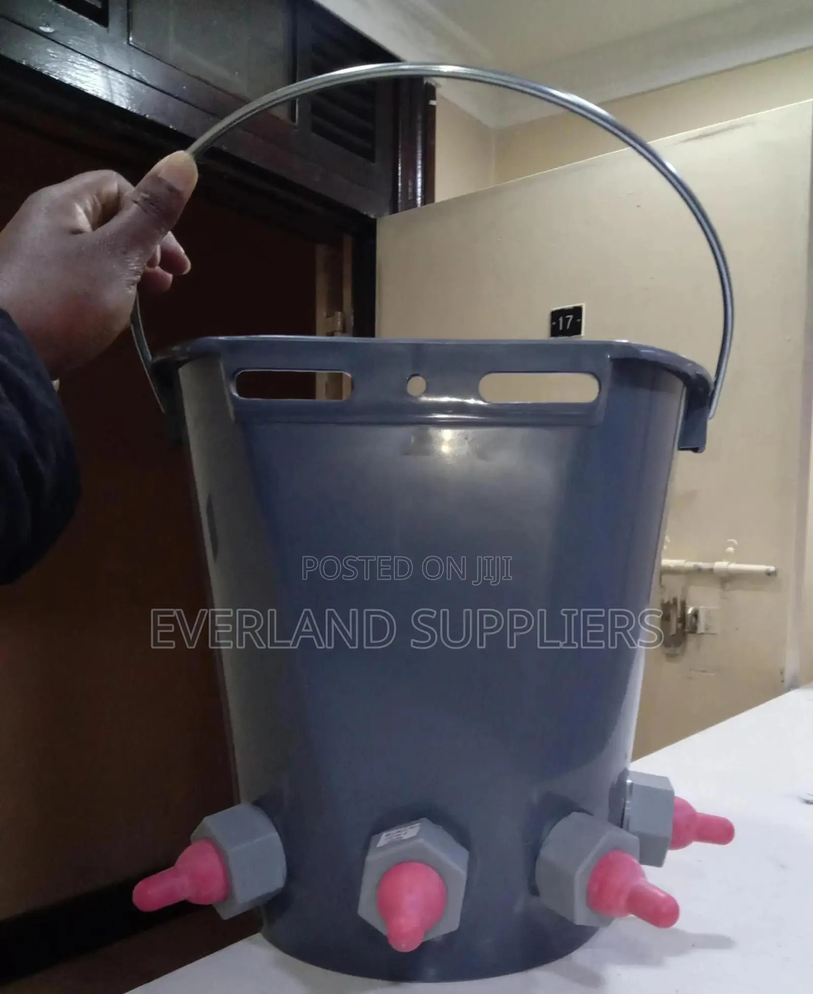 Feeder Bucket for Newborn Lambs 5 Rubber Teats