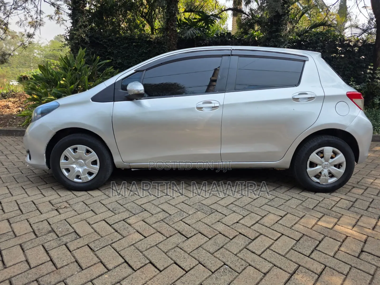 Toyota Vitz 2012 Silver