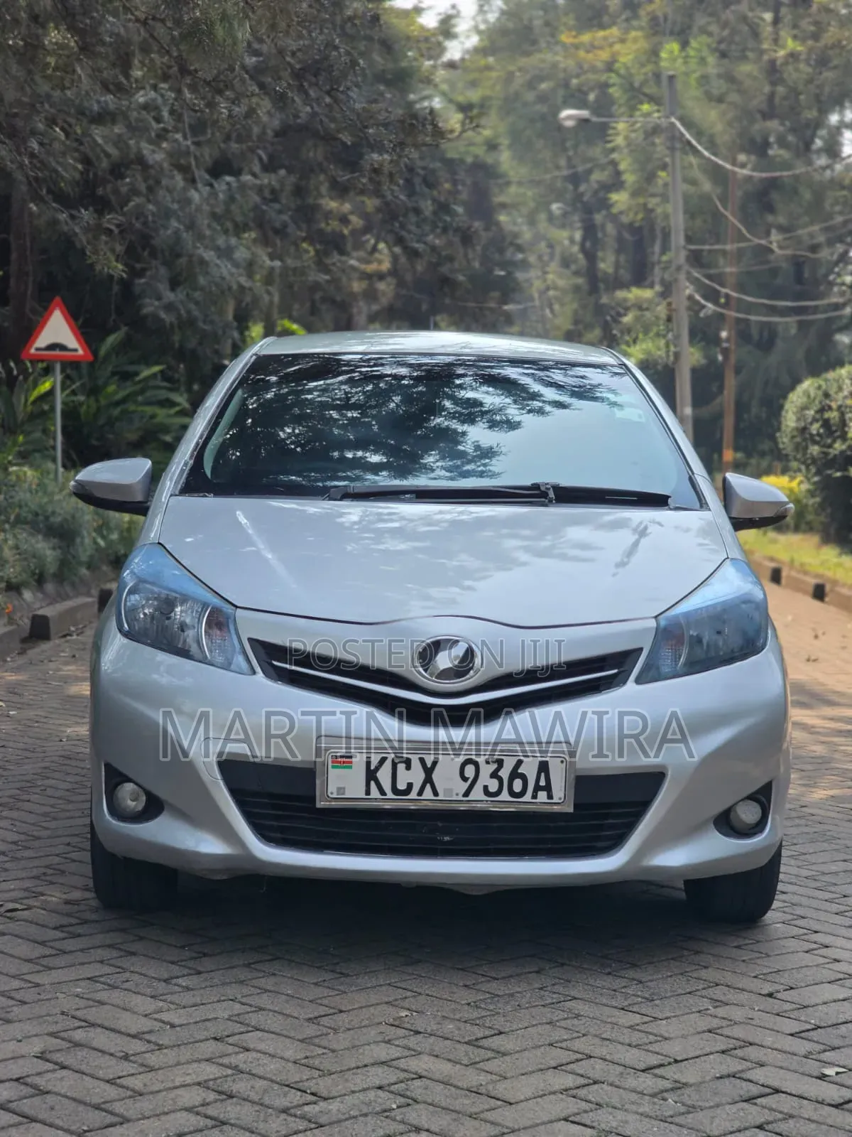 Toyota Vitz 2012 Silver