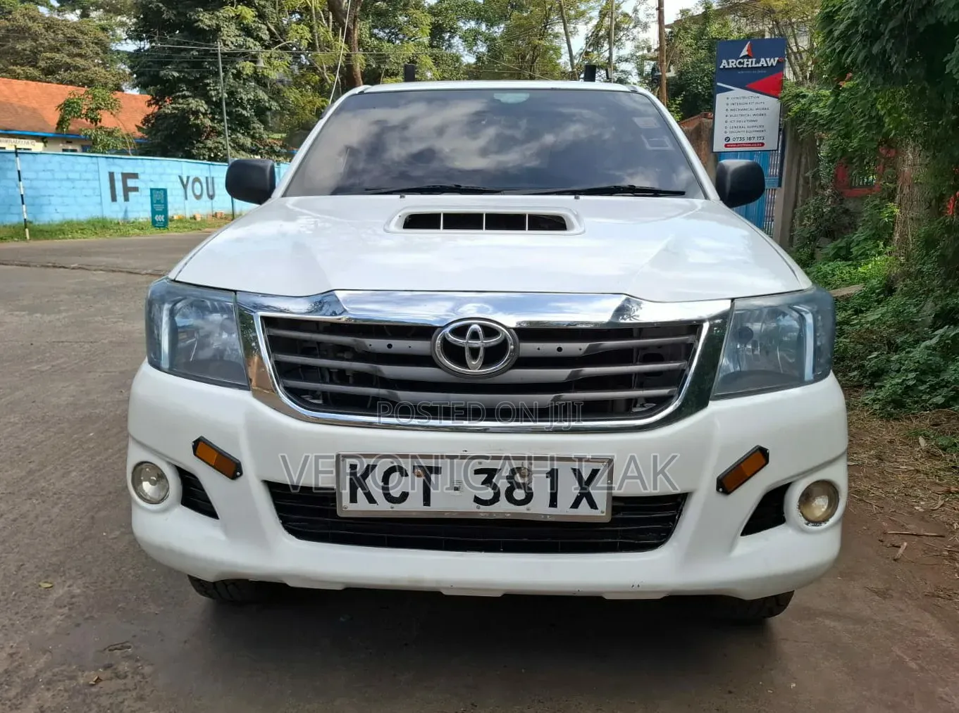 Toyota Hilux 2012 White