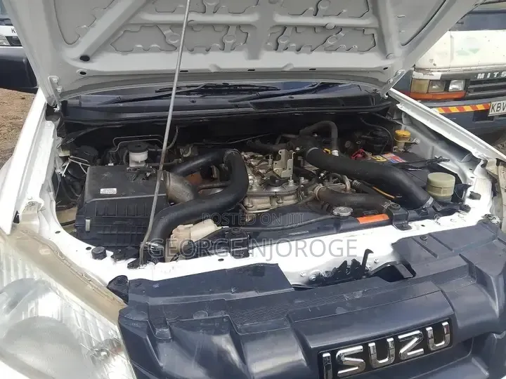 Isuzu D-MAX 2014 White