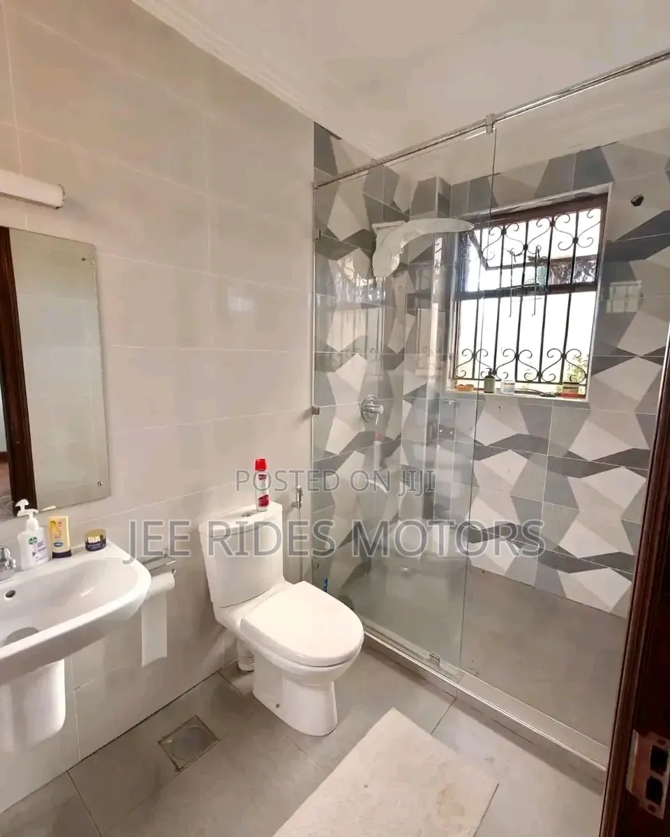 4bdrm Mansion in Karen, Nairobi Central for sale
