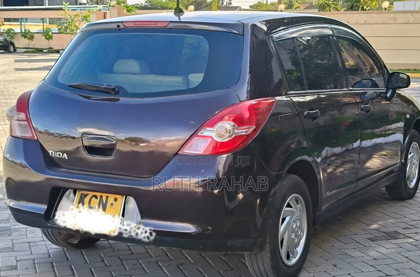 Nissan Tiida 2010 Maroon
