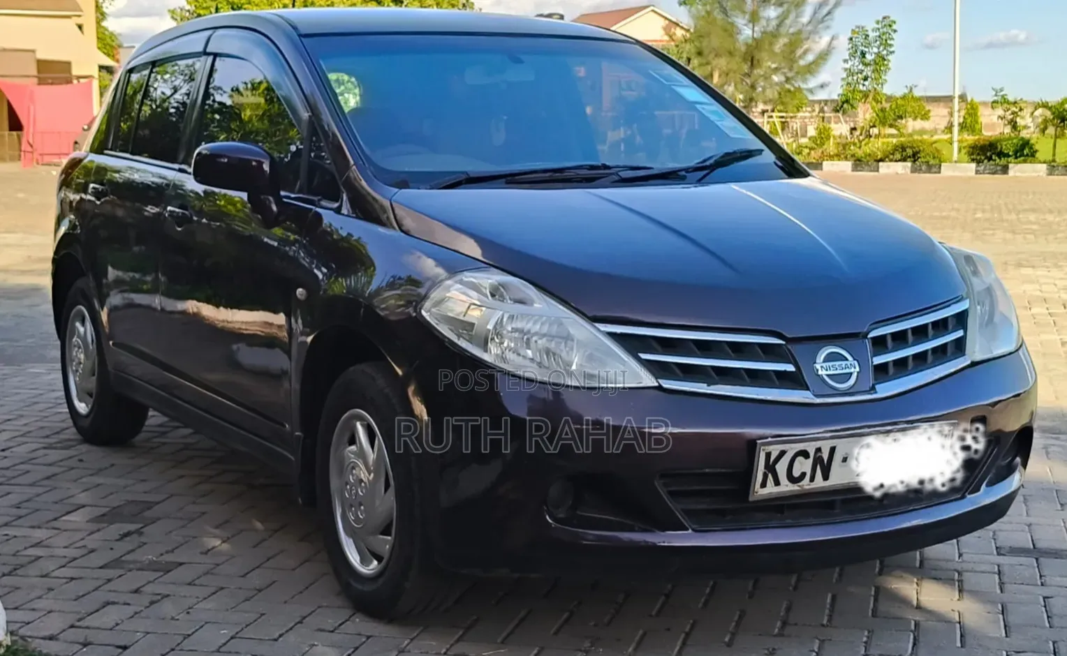 Nissan Tiida 2010 Maroon