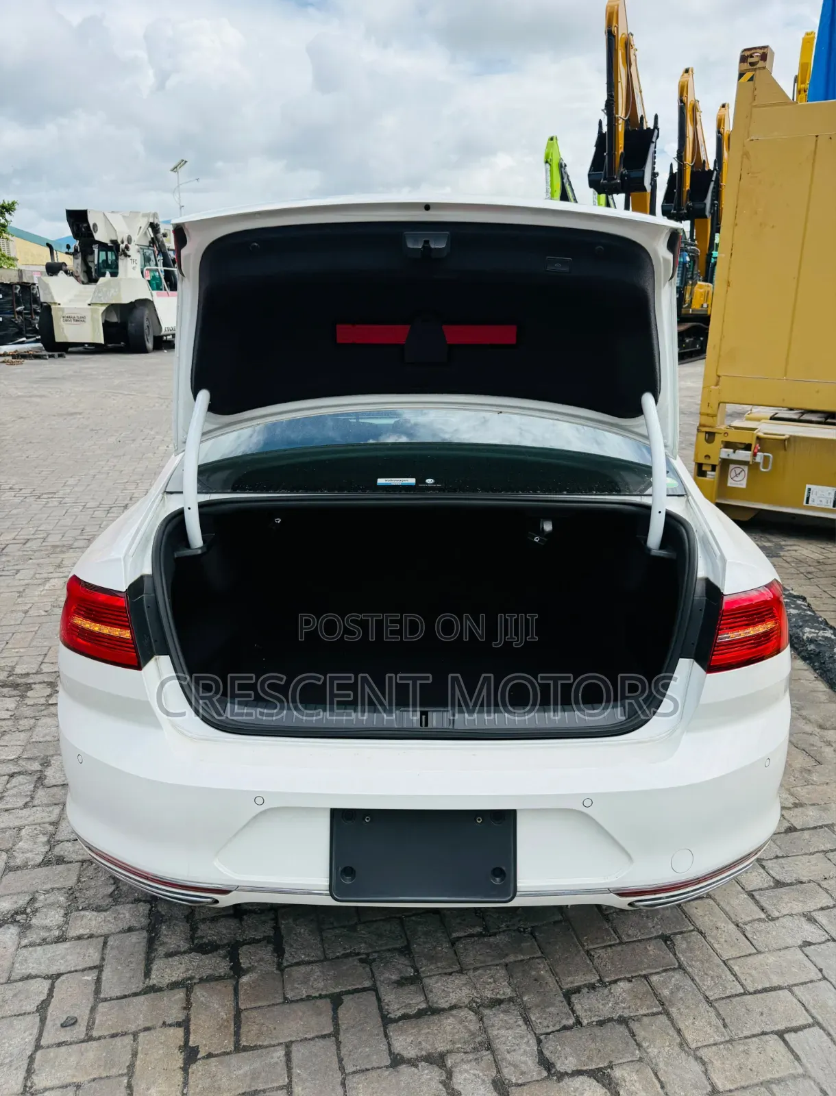 Volkswagen Passat 2021 Pearl