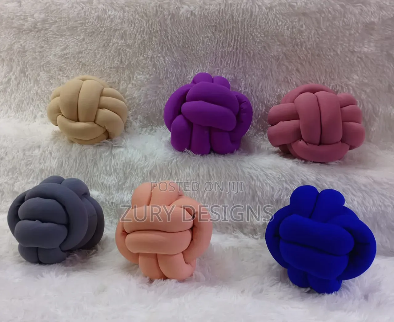 Beautiful Knot Pillows for Your Living Room or the Bed.