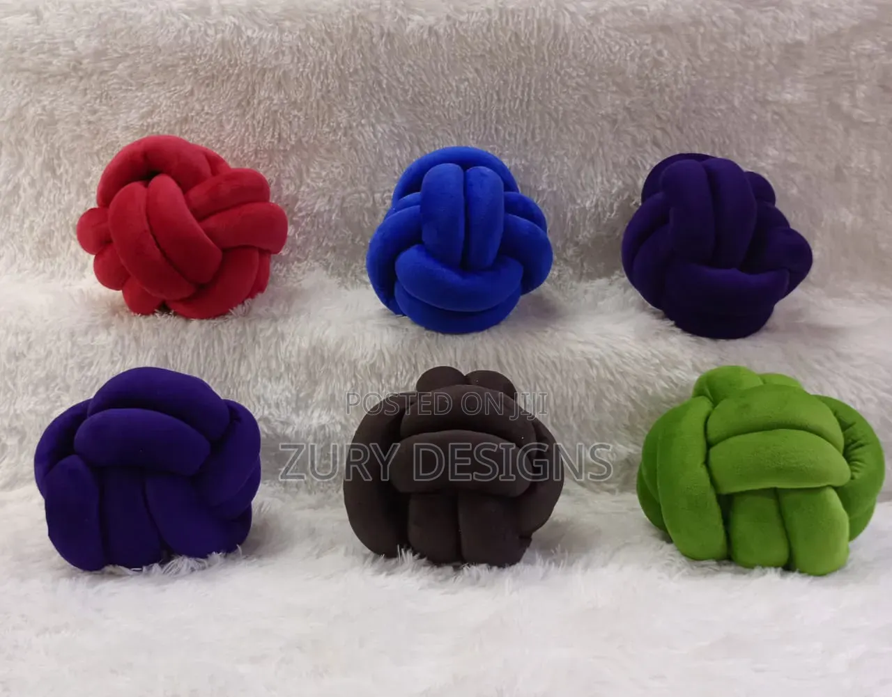 Beautiful Knot Pillows for Your Living Room or the Bed.
