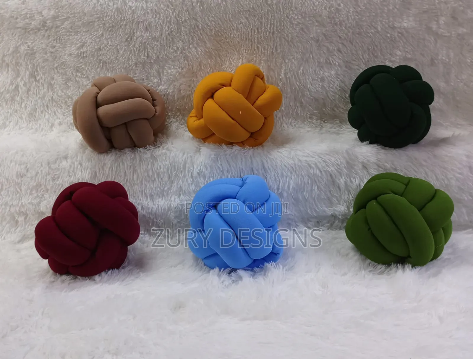 Beautiful Knot Pillows for Your Living Room or the Bed.