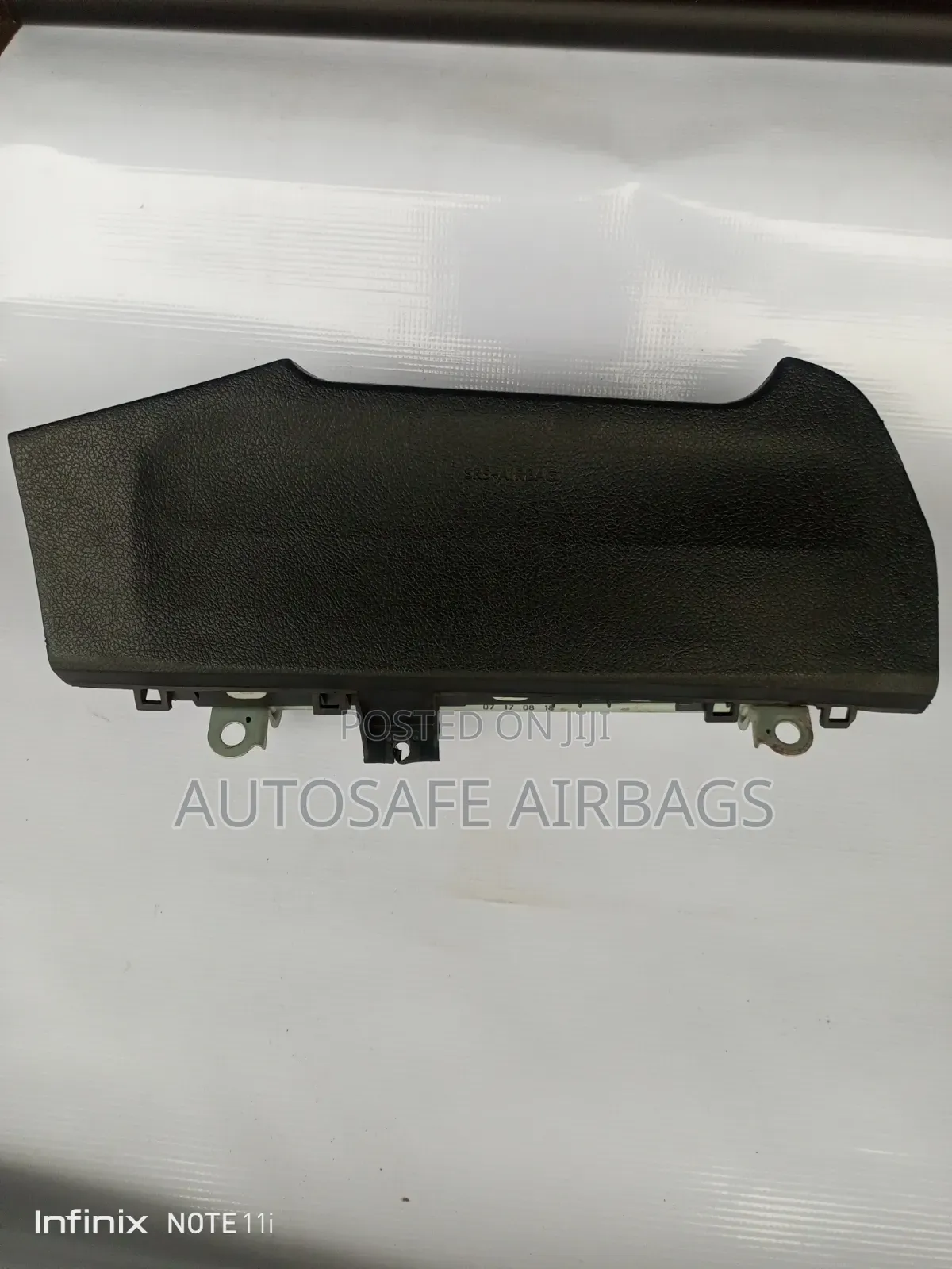 Hilux Revo Knee Airbag