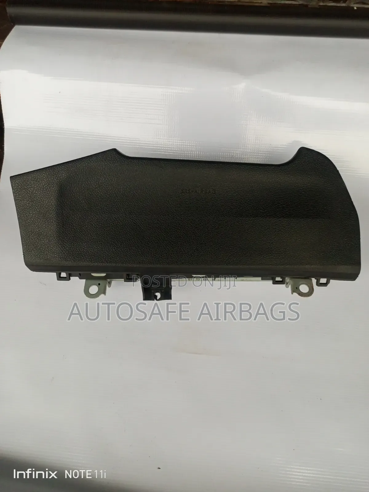 Hilux Revo Knee Airbag