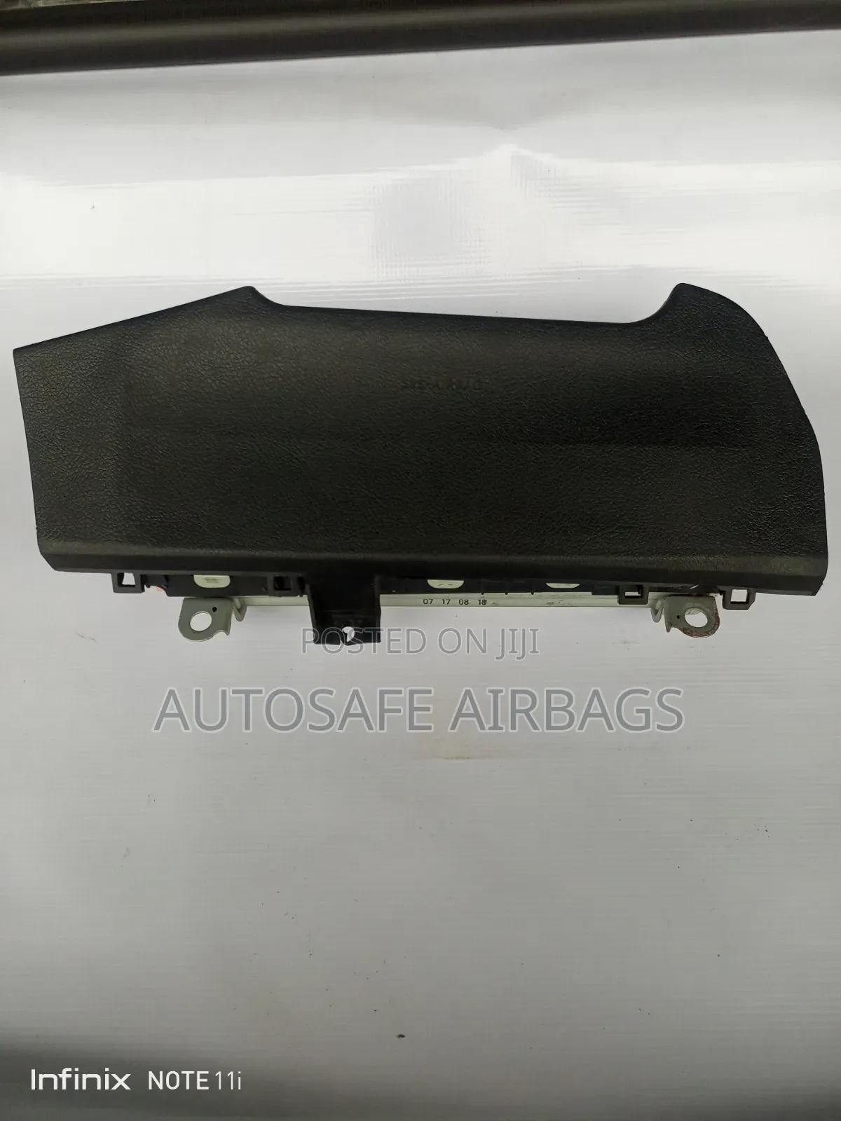 Hilux Revo Knee Airbag