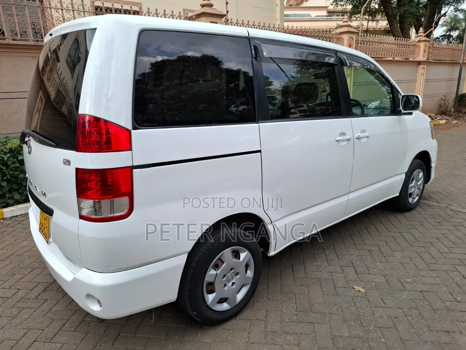 Toyota Noah 2006 White