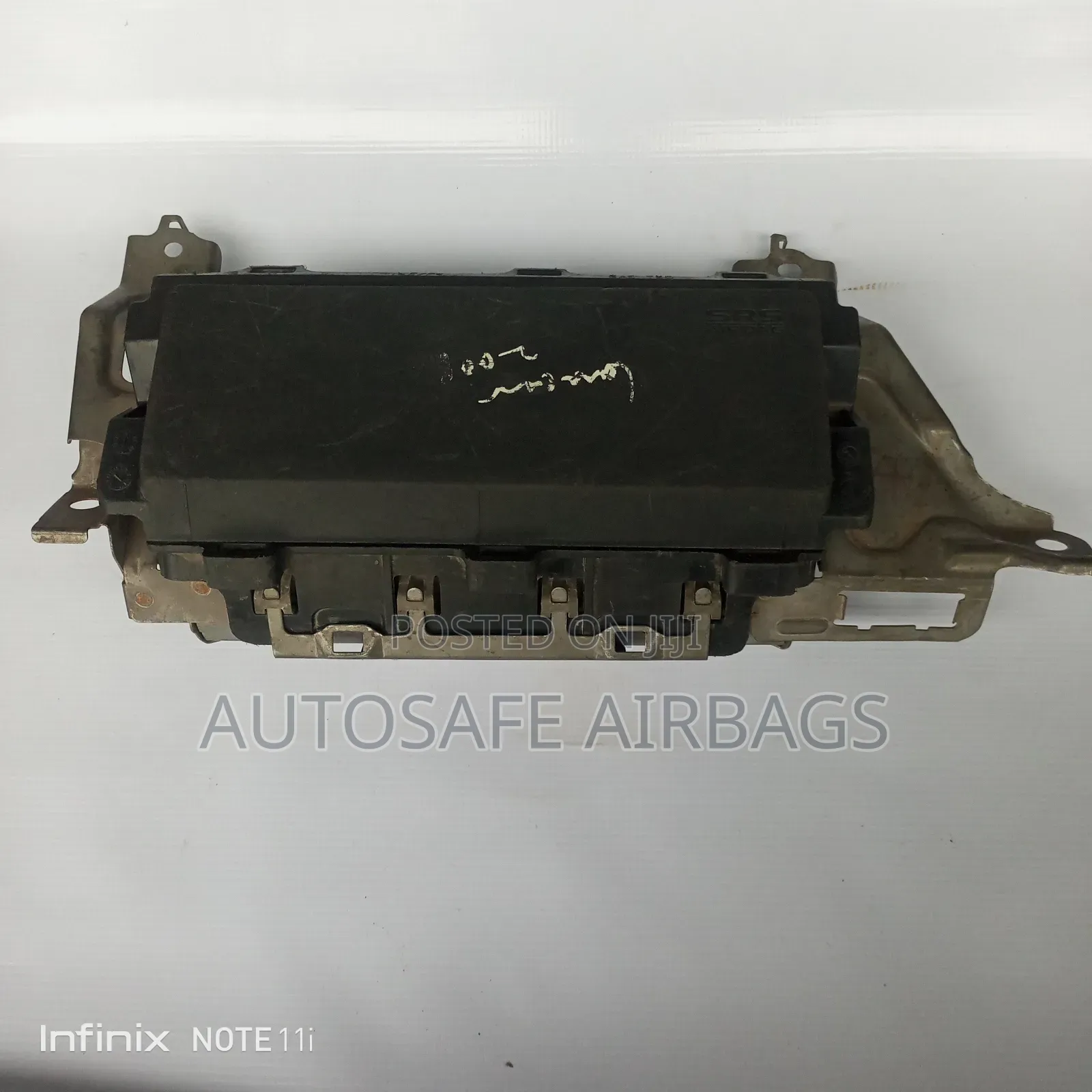 Mitsubishi Lancer Knee Airbag