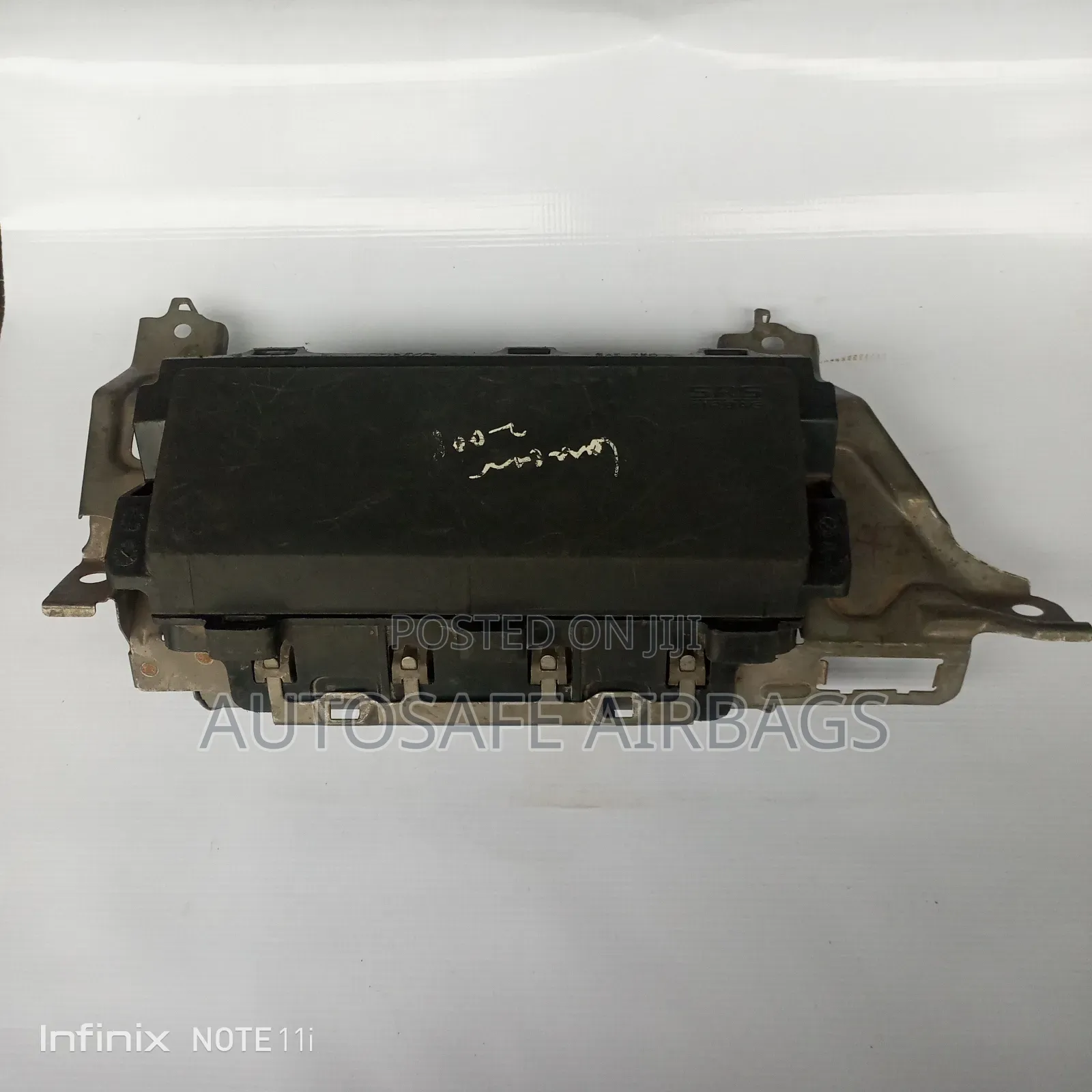 Mitsubishi Lancer Knee Airbag