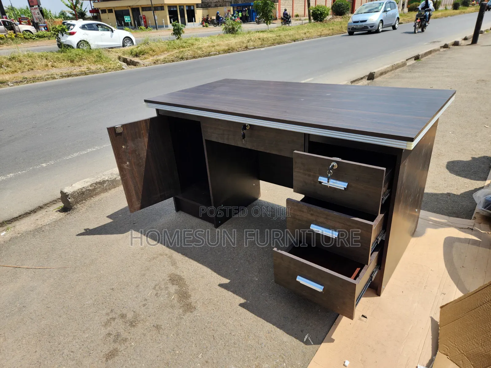 Executive Computer Desk With Lockable Storage