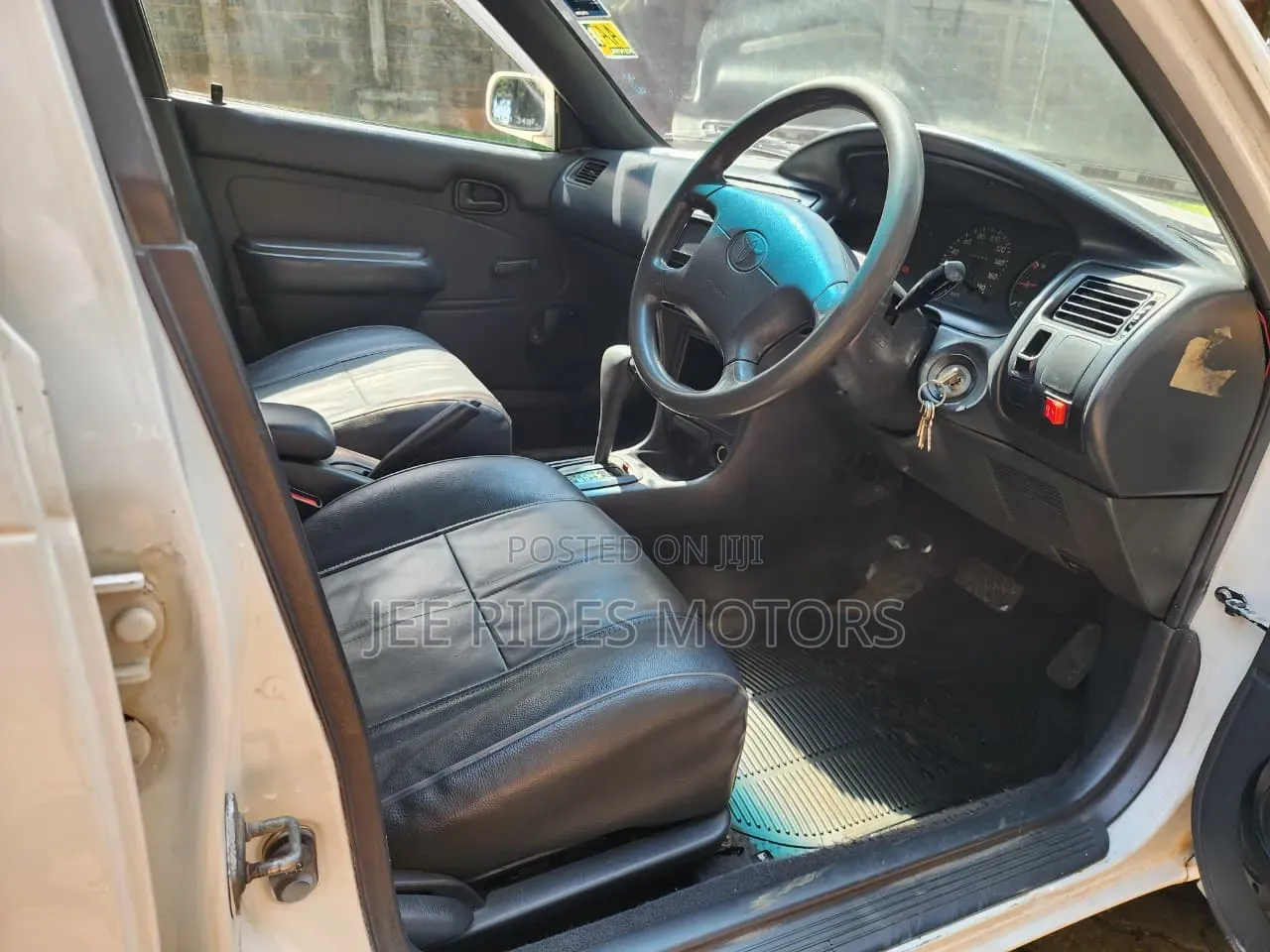 Toyota Corolla 2002 White