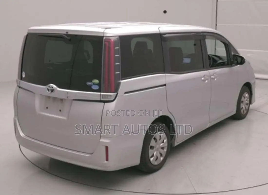 Toyota Noah 2019 Silver