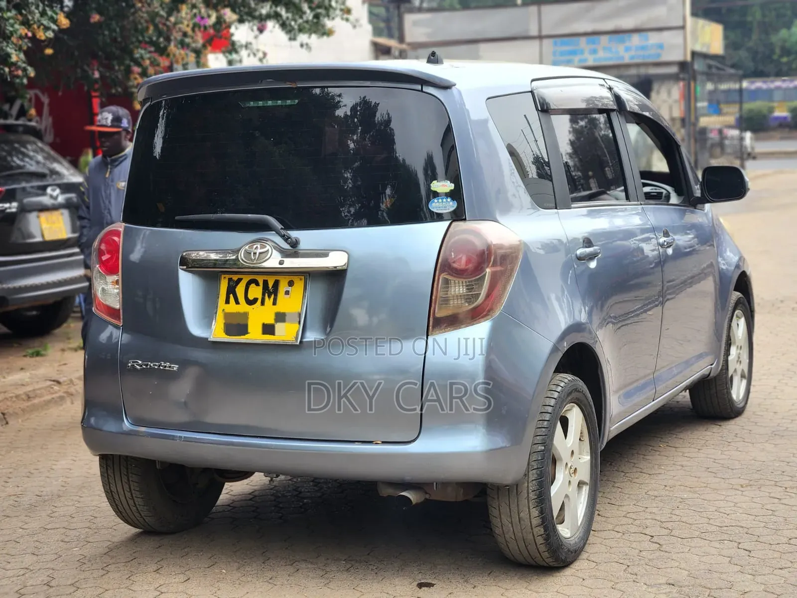 Toyota Ractis 2010 Blue