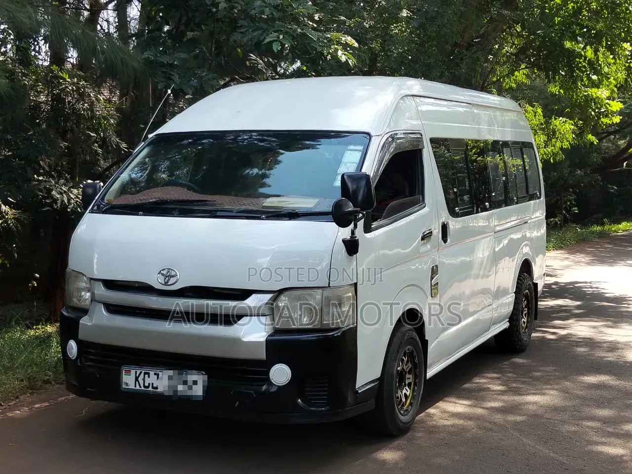 Toyota HiAce 2011 White