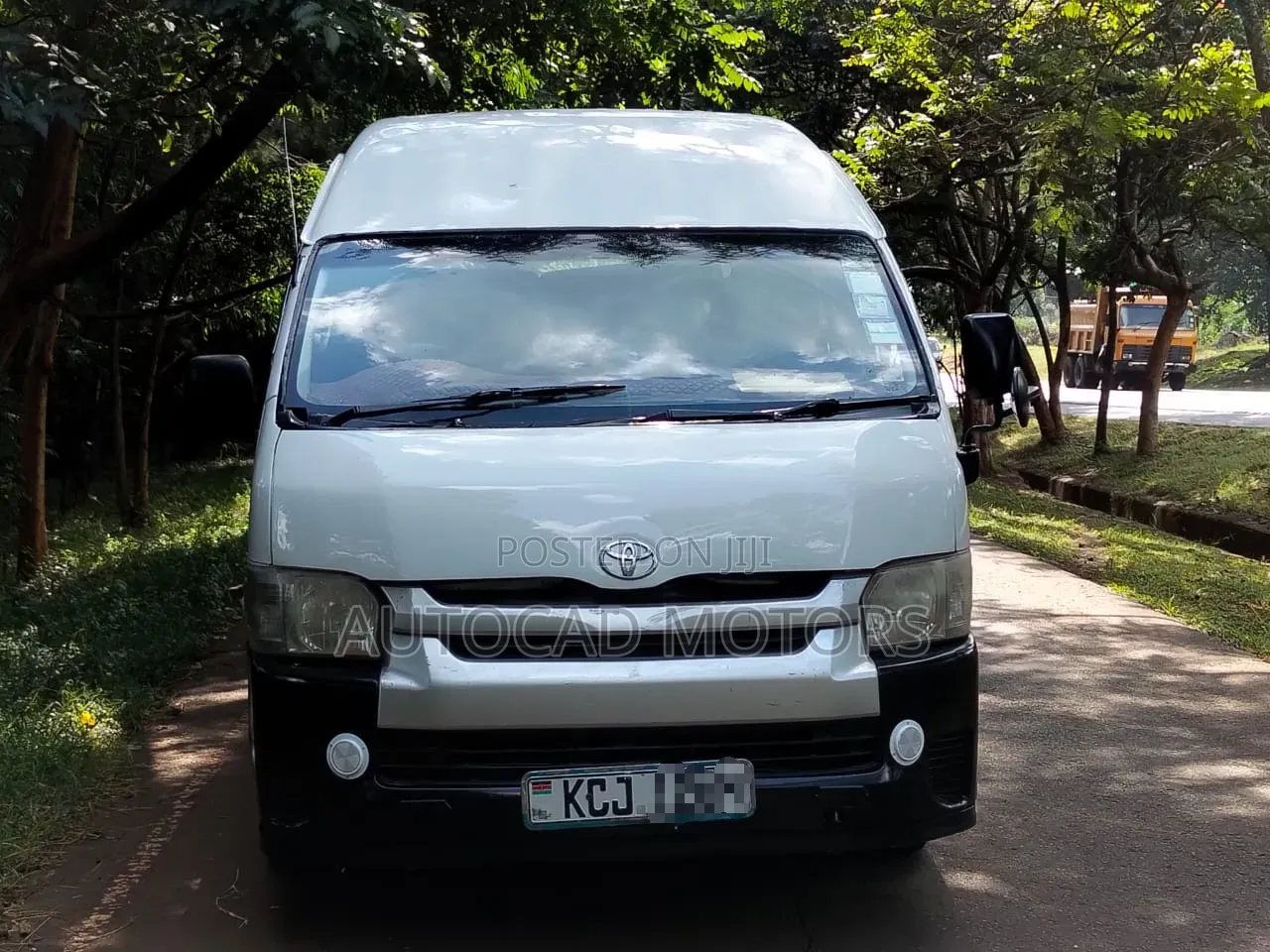 Toyota HiAce 2011 White