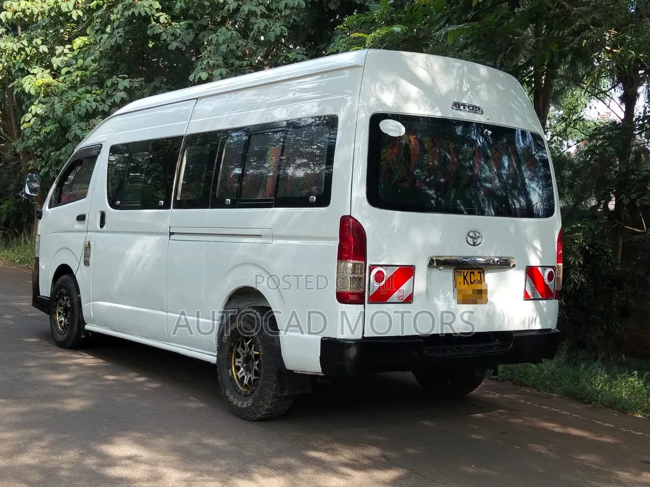 Toyota HiAce 2011 White