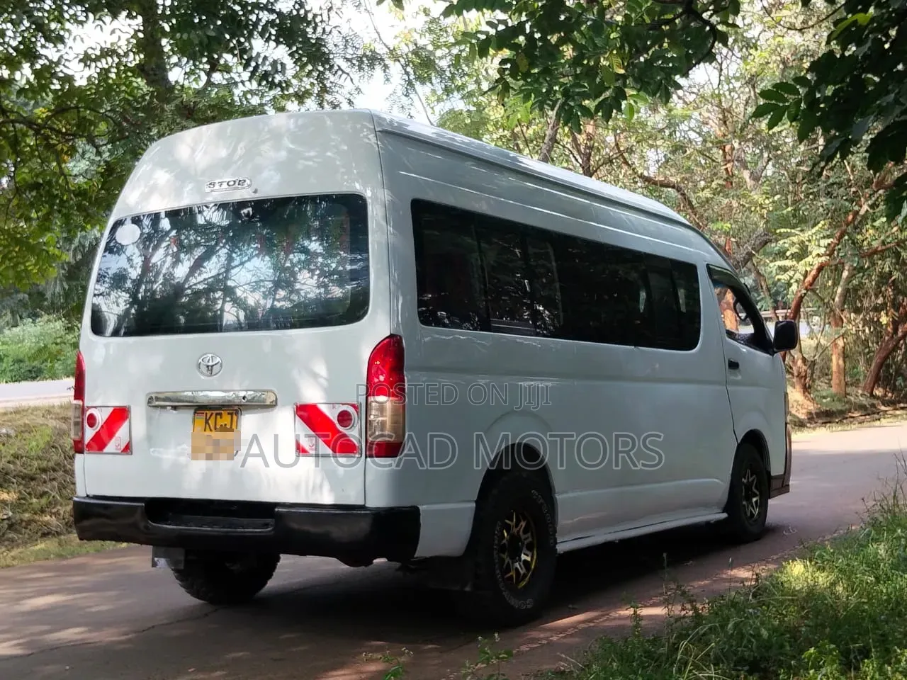 Toyota HiAce 2011 White