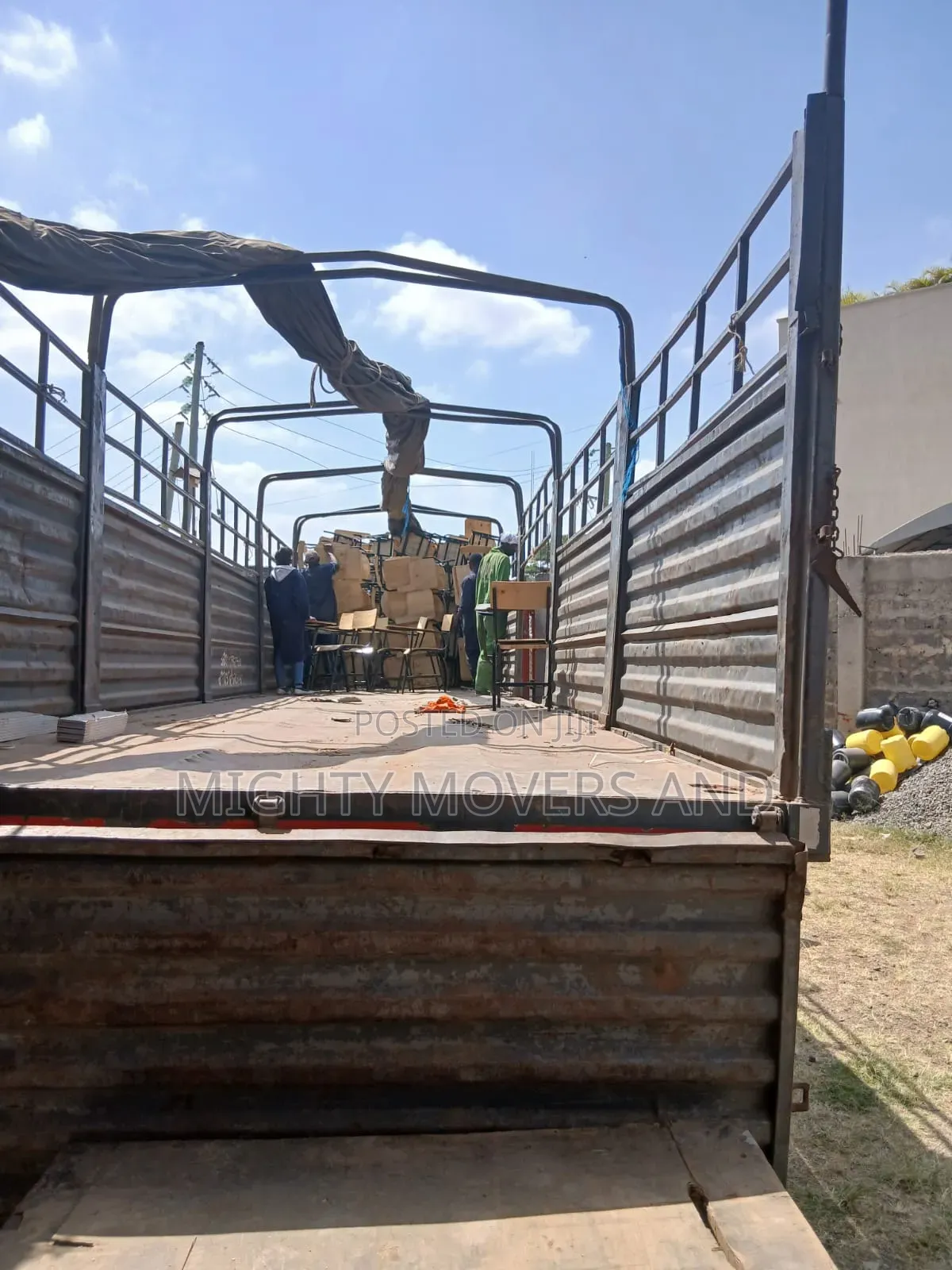 High_sided Trailer> for Transport