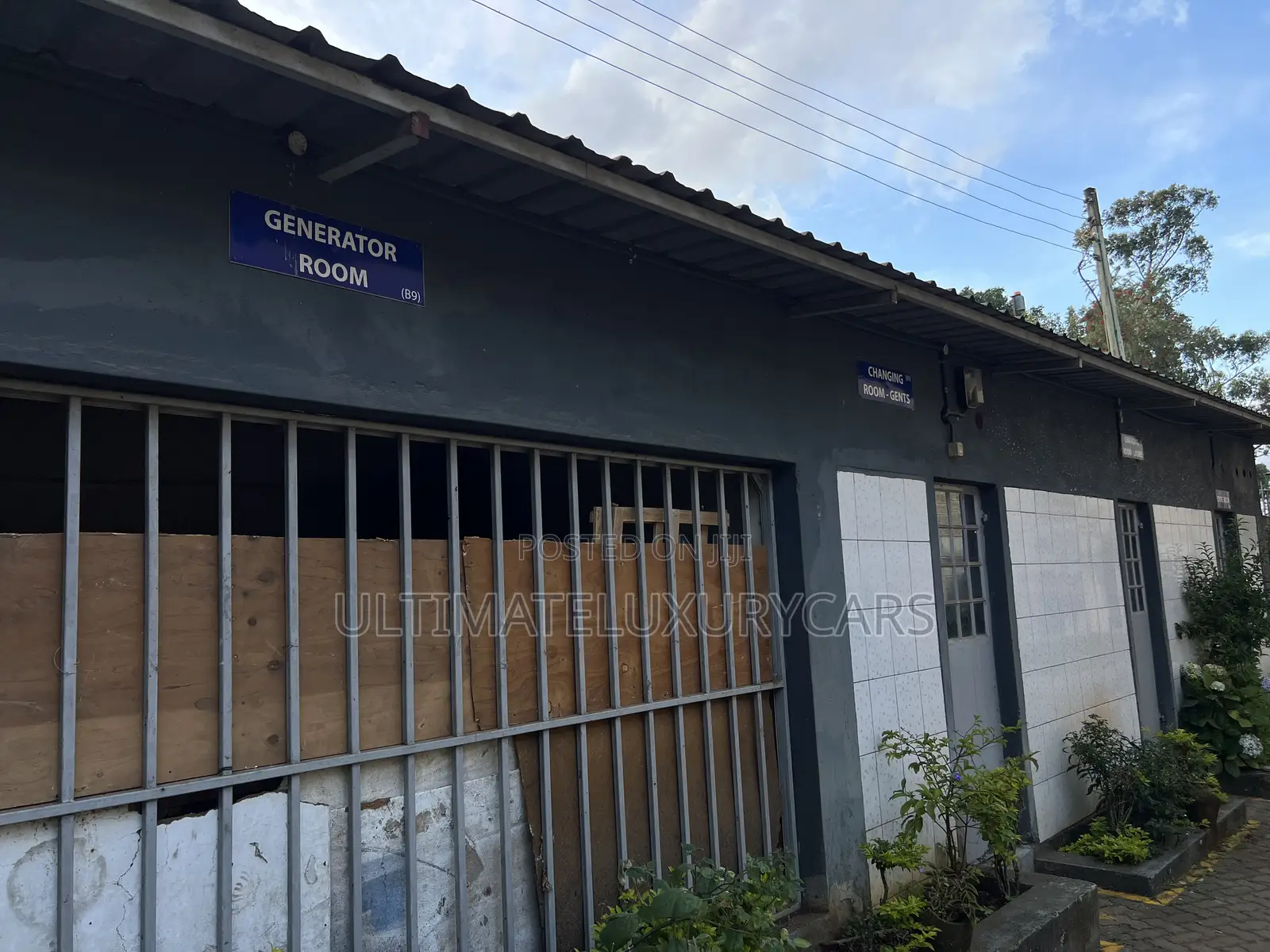 Warehouse/Go Down for Sale Sitting on 1 and 3/4 Acres of Land