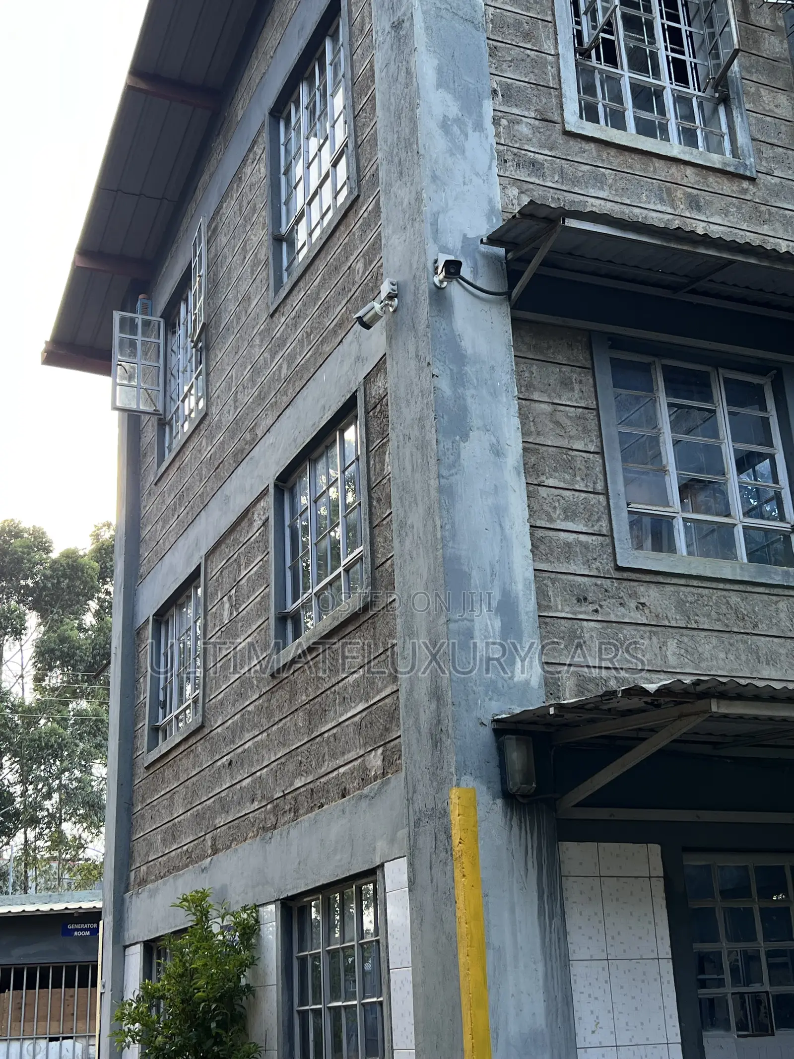Warehouse/Go Down for Sale Sitting on 1 and 3/4 Acres of Land