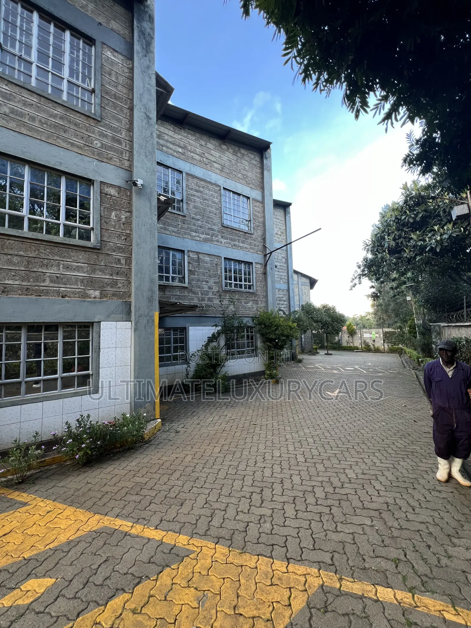 Warehouse/Go Down for Sale Sitting on 1 and 3/4 Acres of Land