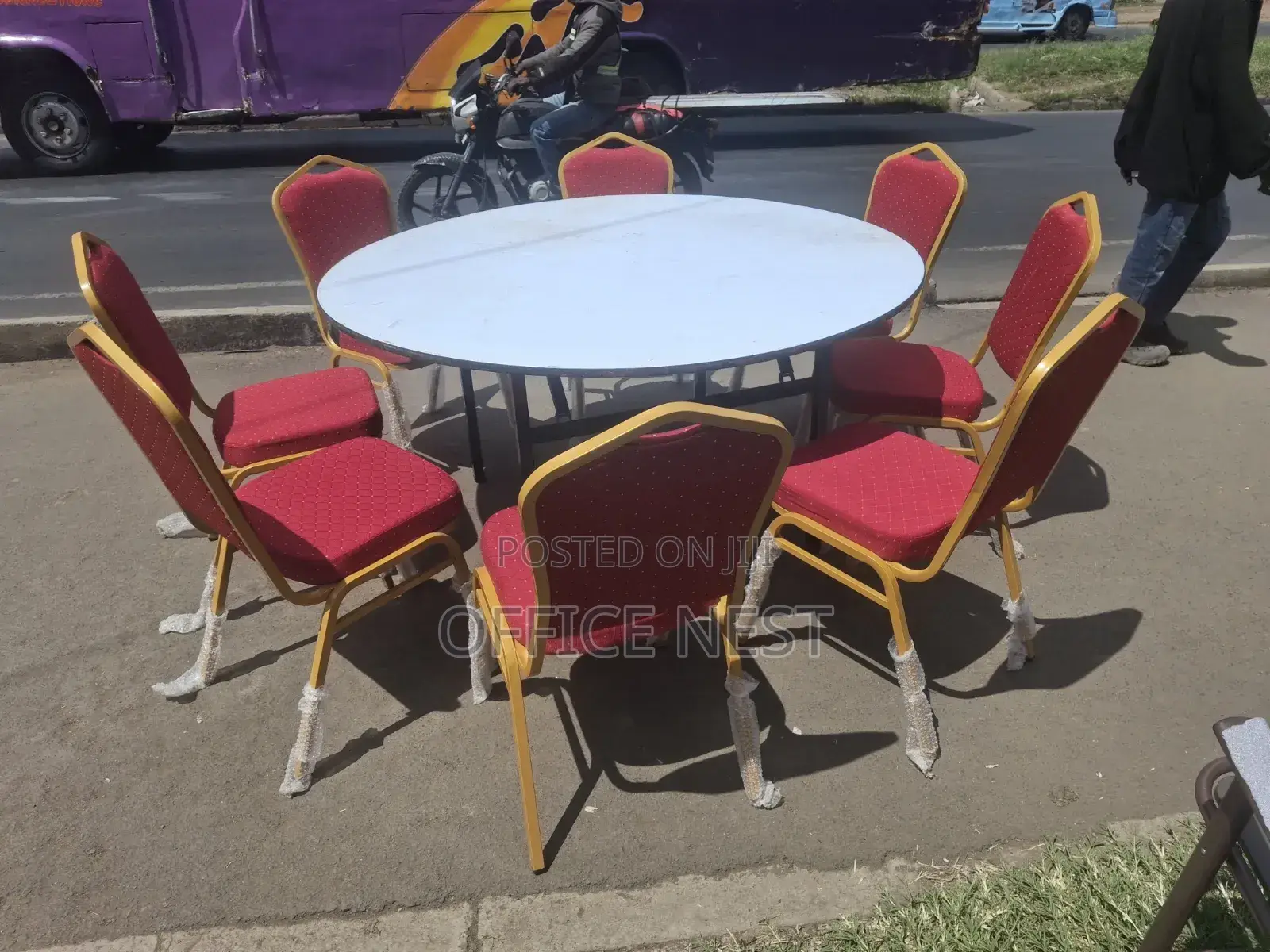 Round Event Table and Chair Vombin6