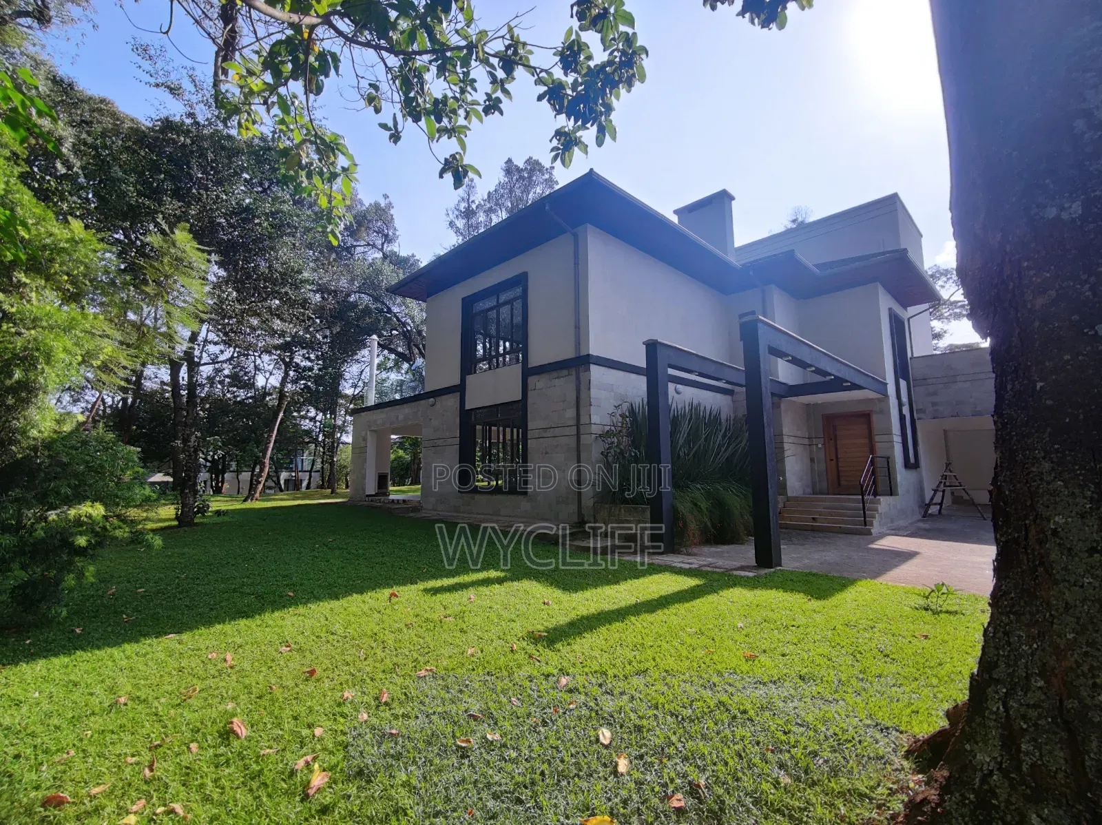 5bdrm Mansion in Hardy for sale